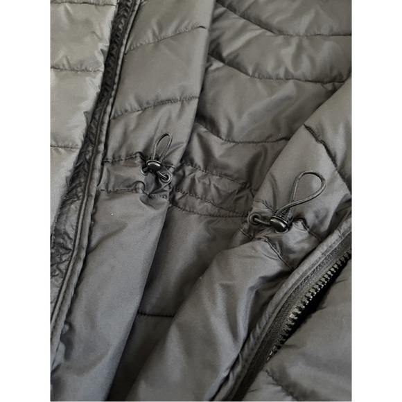 The North Face - women’s black lightweight Parker - Picture 2 of 3